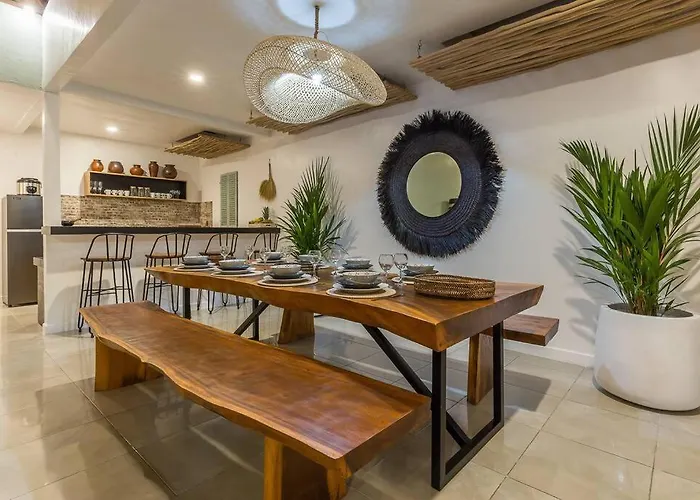 Villa 4 Bedr 5min Walk From Eat Street&beach Seminyak
