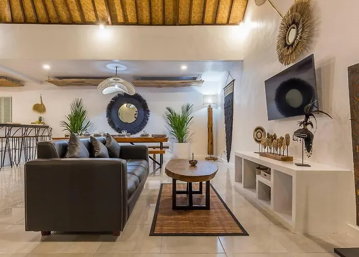 Villa 4 Bedr 5min Walk From Eat Street&beach